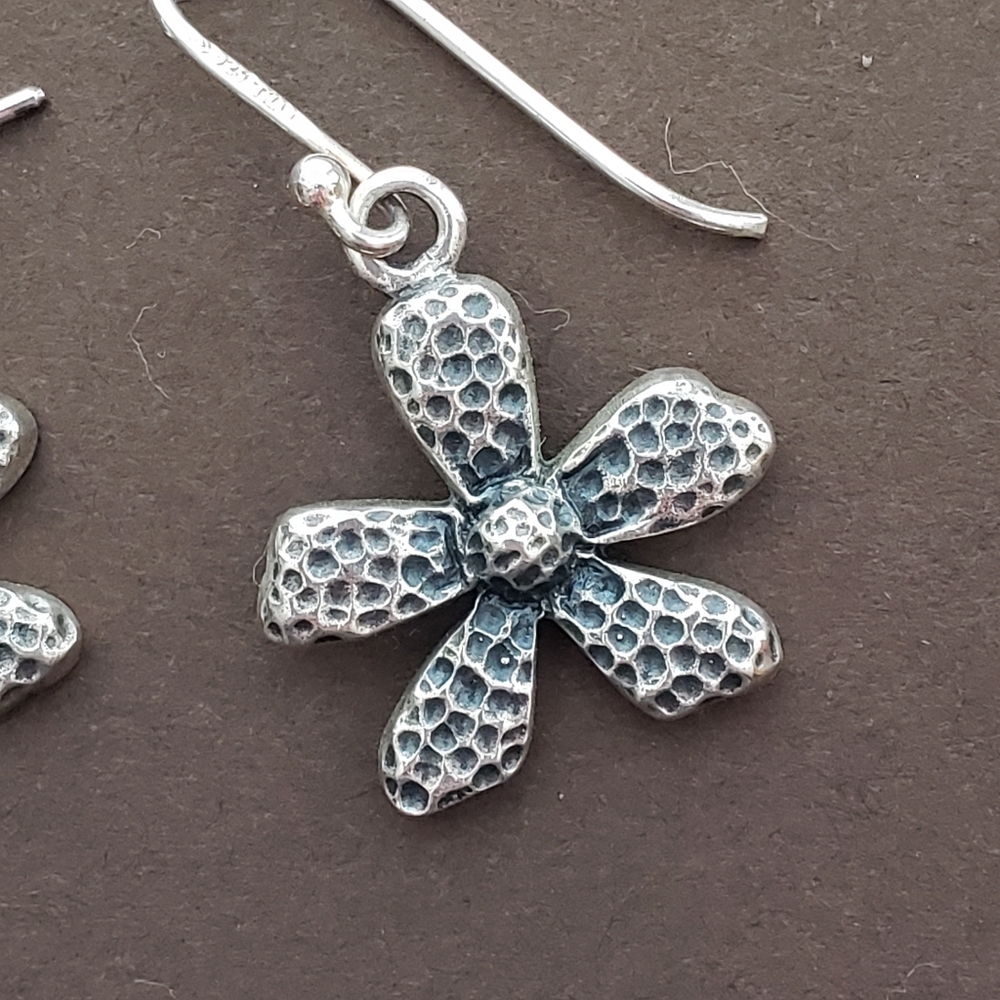 Vintage Silpada Oxidized Sterling Silver Flower Earrings W1155 - Picture 4 of 10